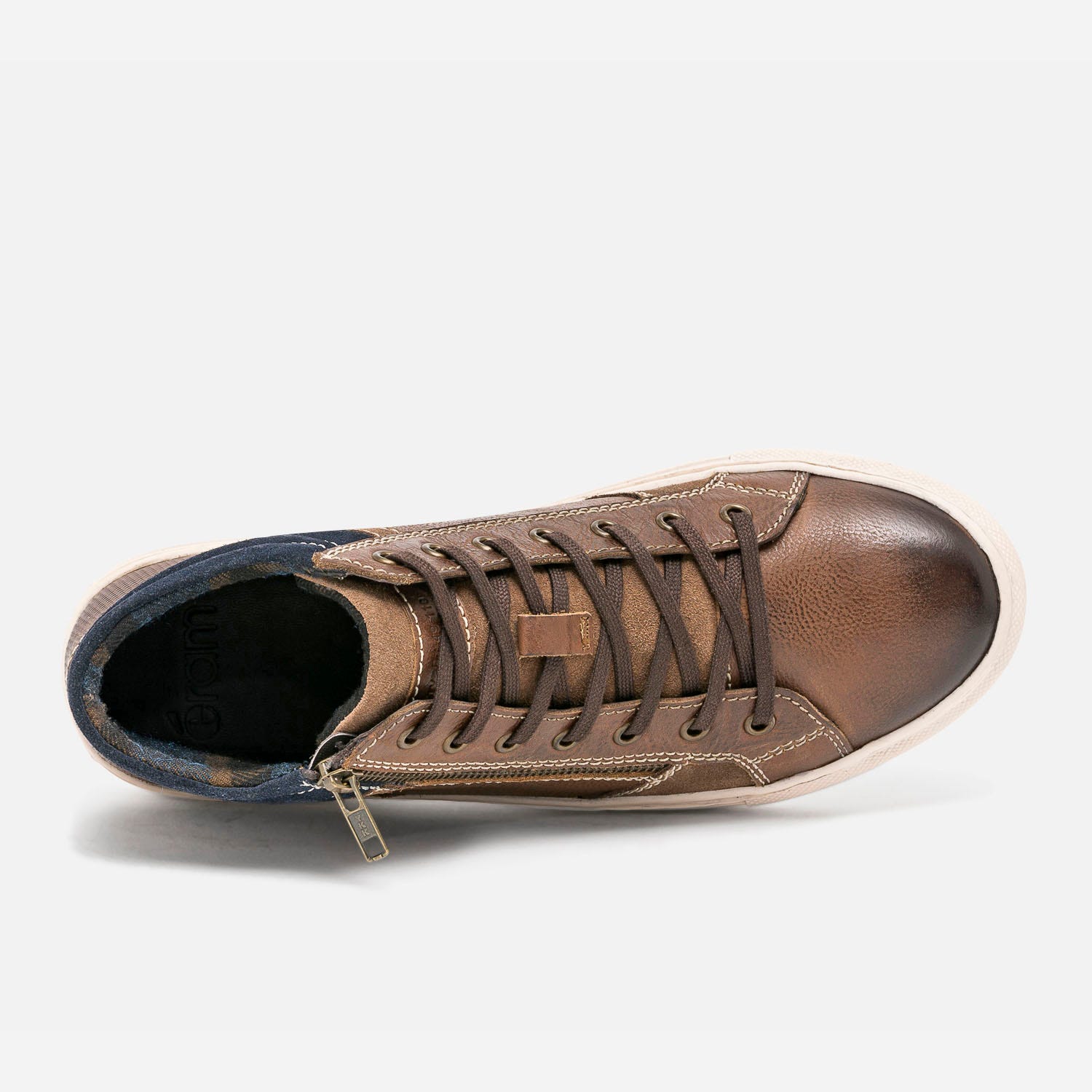Basket marron en cuir détails marine