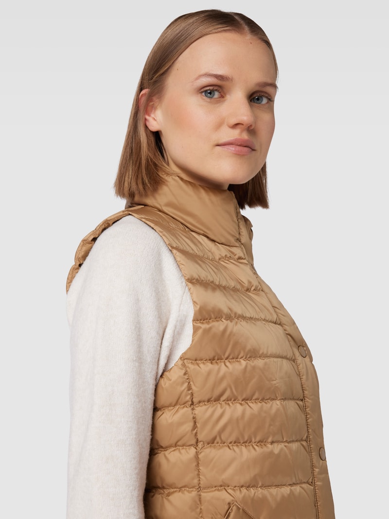 Steppweste mit Label-Detail in camel