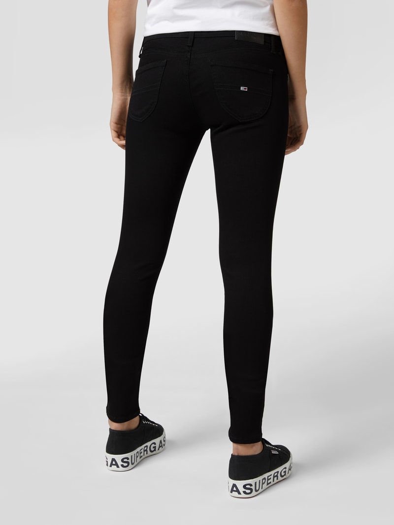 Skinny Fit Jeans mit Stretch-Anteil in schwarz