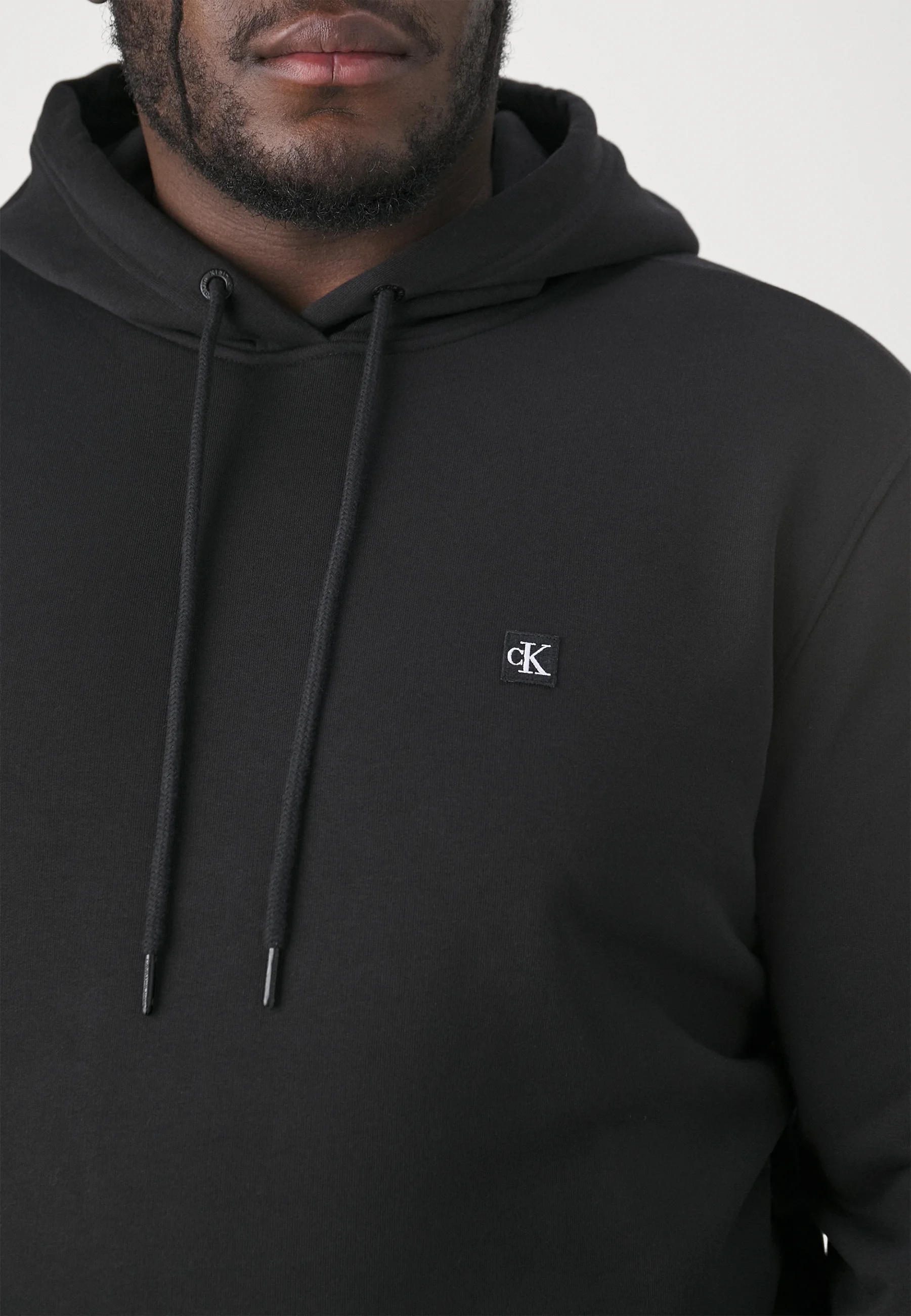 Sudadera con capucha y escudo bordado de Calvin Klein Jeans Plus
