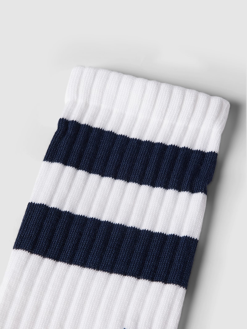 Socken mit Kontraststreifen in weiß