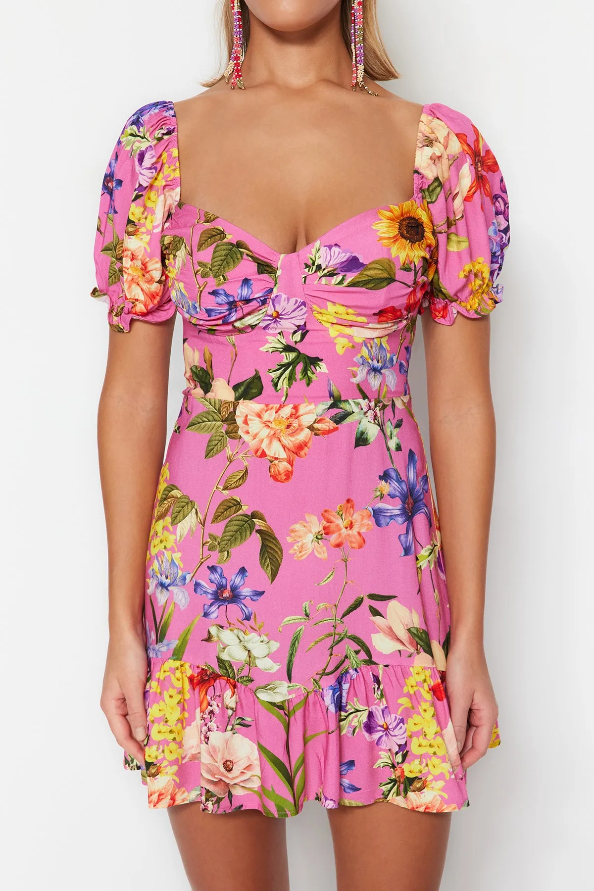 Trendyol Collection  Floral gemustertes, figurbetontes drapiertes Mini-Strandkleid aus Webstoff TBESS23EL00018