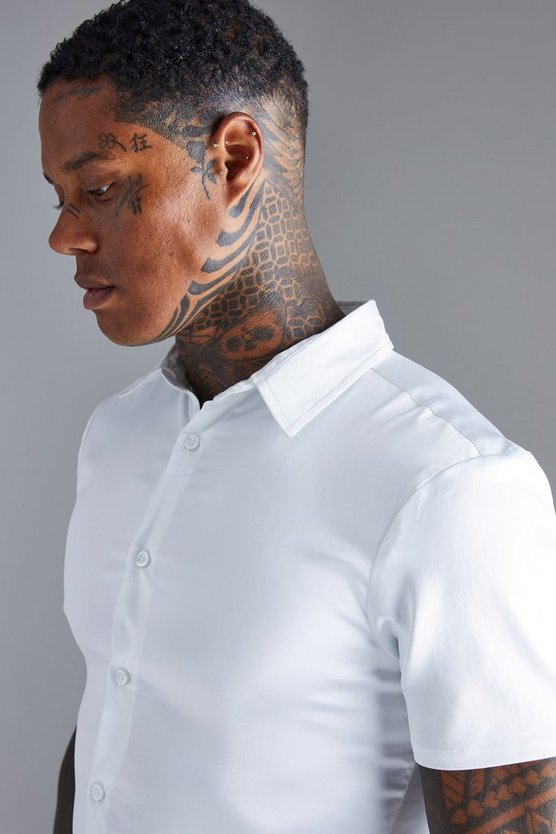 Kurzärmliges Muscle-Fit Hemd aus Satin