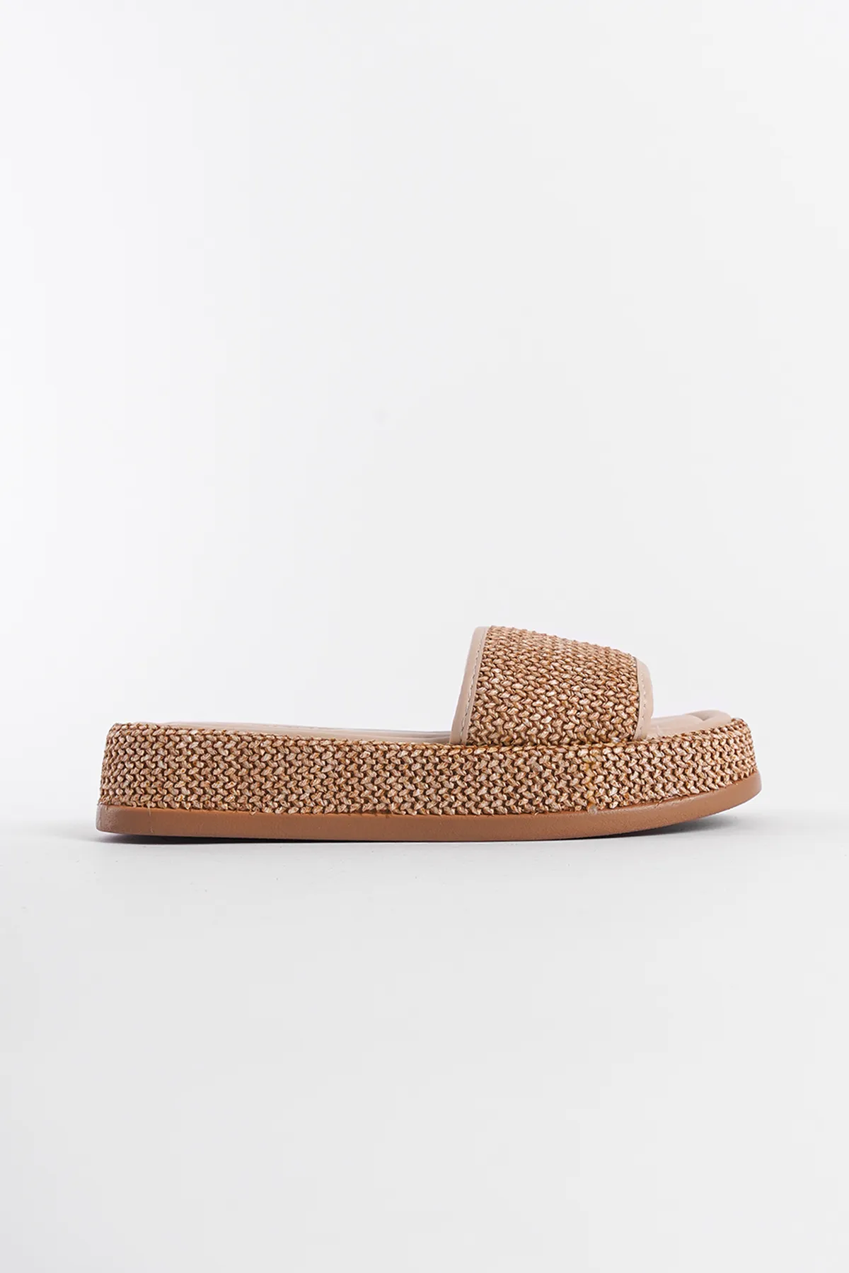 Capone Outfitters  Damen-Hausschuhe aus Stroh mit Keilabsatz und umwickeltem Stroh mit einem Riemen