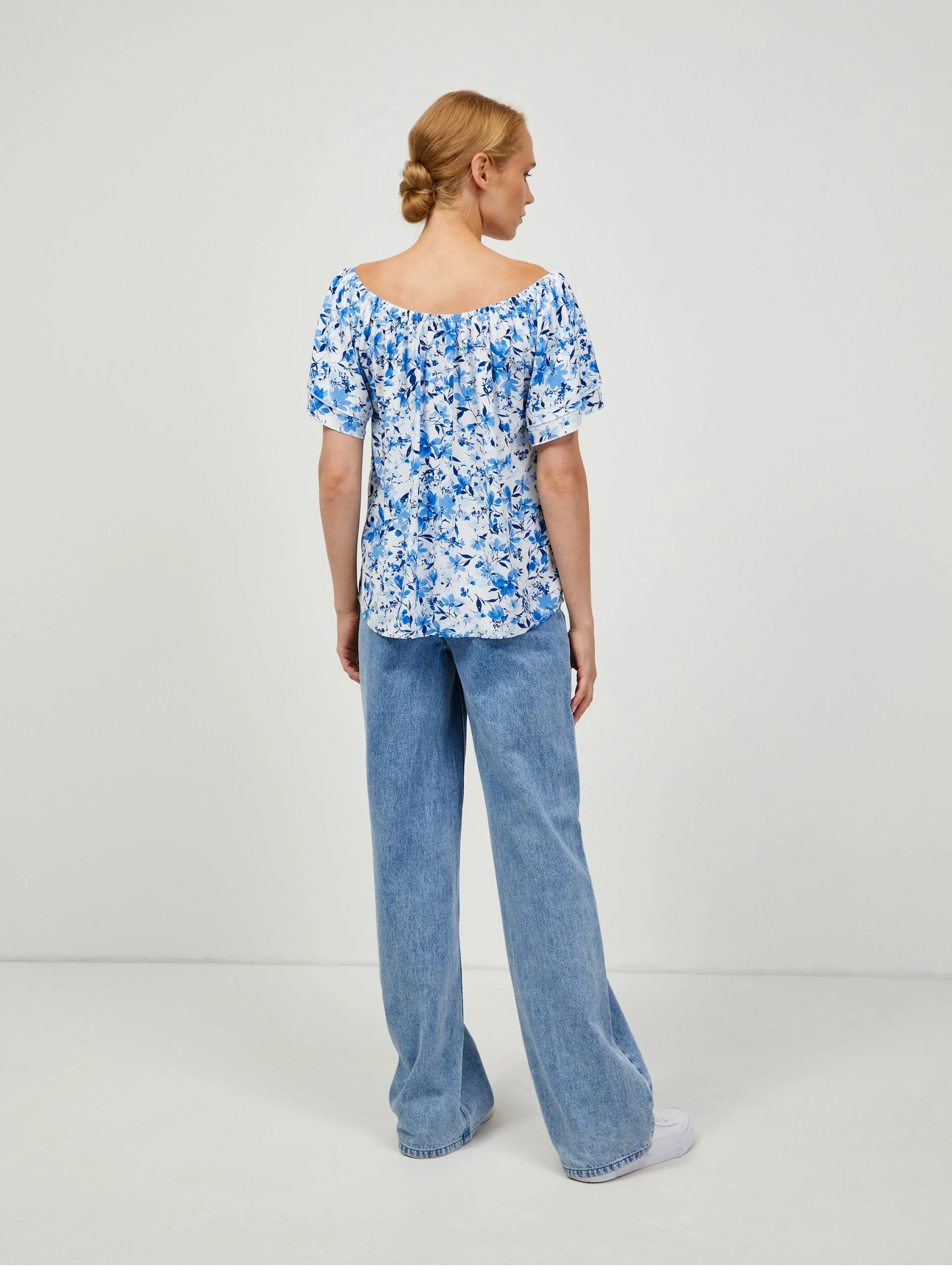 Weiß-blaue geblümte Bluse ORSAY