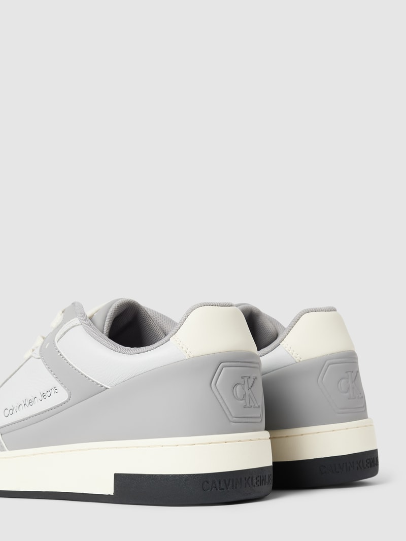 Sneaker mit Label-Detail Modell 'BASKET' in offwhite