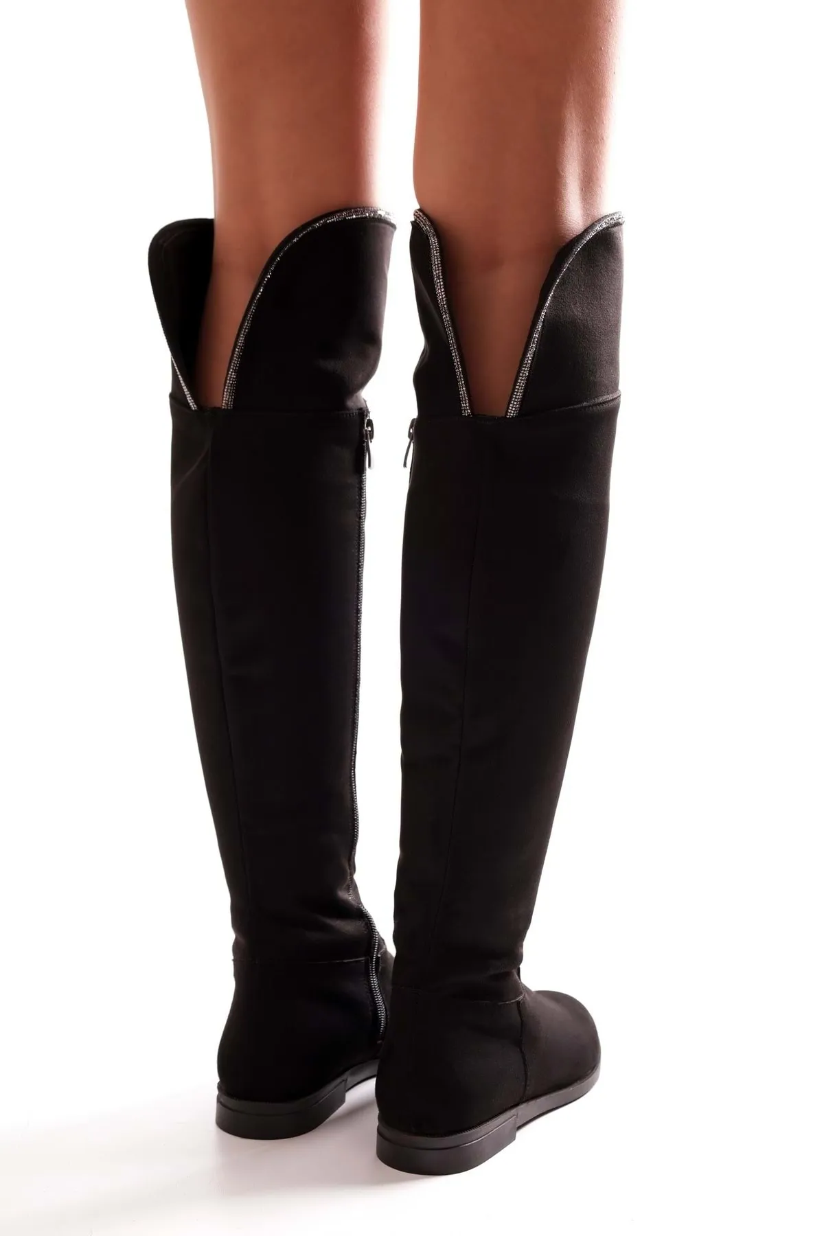 Shoeberry  Damen-Stiefel Toon aus schwarzem Wildleder. Schwarzes Wildleder