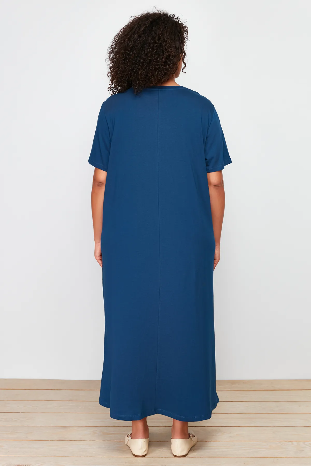 Trendyol Curve  Marineblaues Midi-Strick-T-Shirt-Kleid TBBSS24AH00067