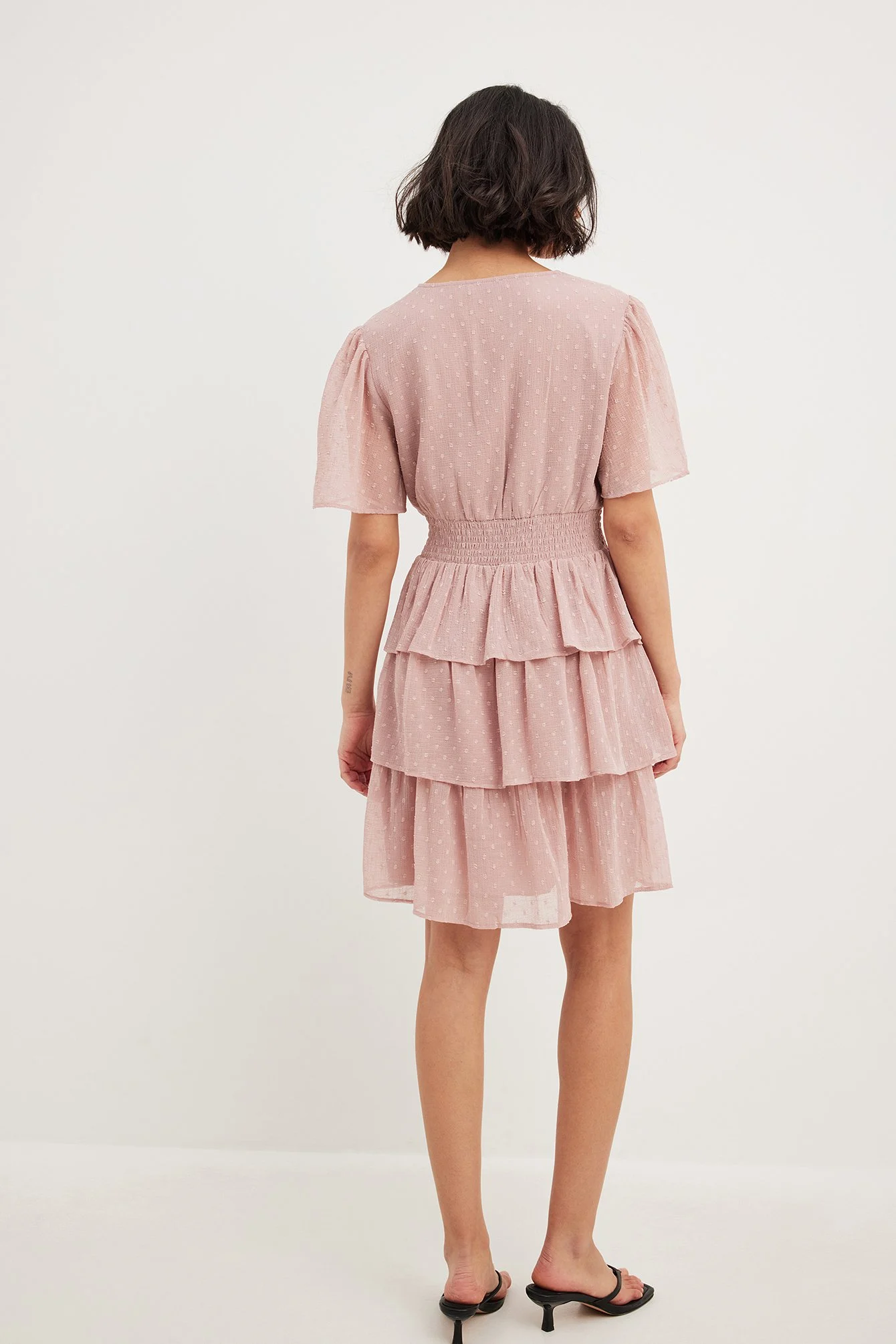 Recyceltes Smocked-Dobby-Kleid mit Rüschen