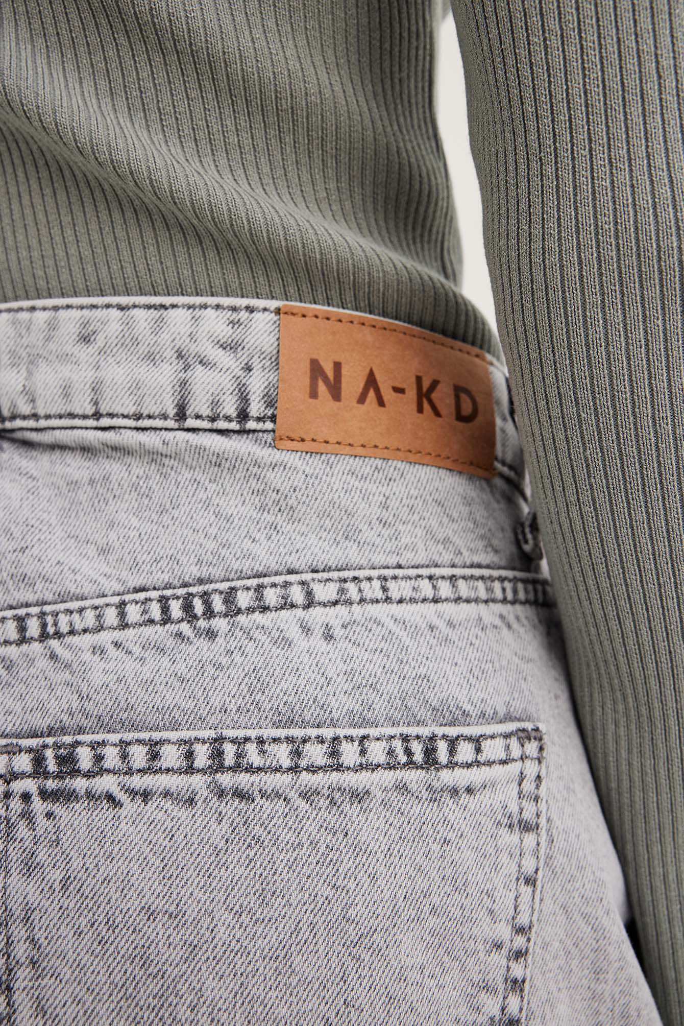 Lockere Jeans mit mittlerer Taille