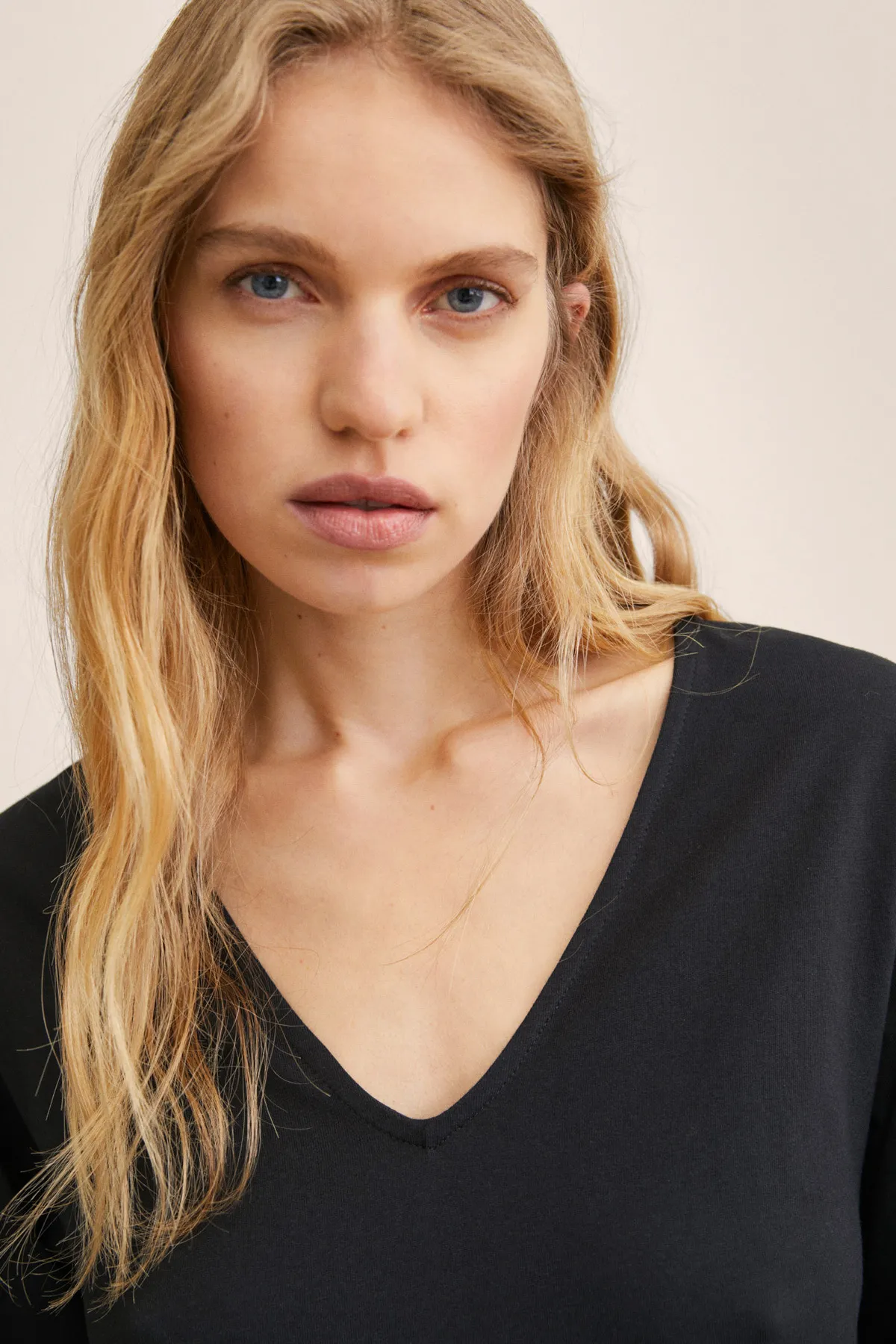 MANGO  27047878 Frau / Mädchen Schwarz