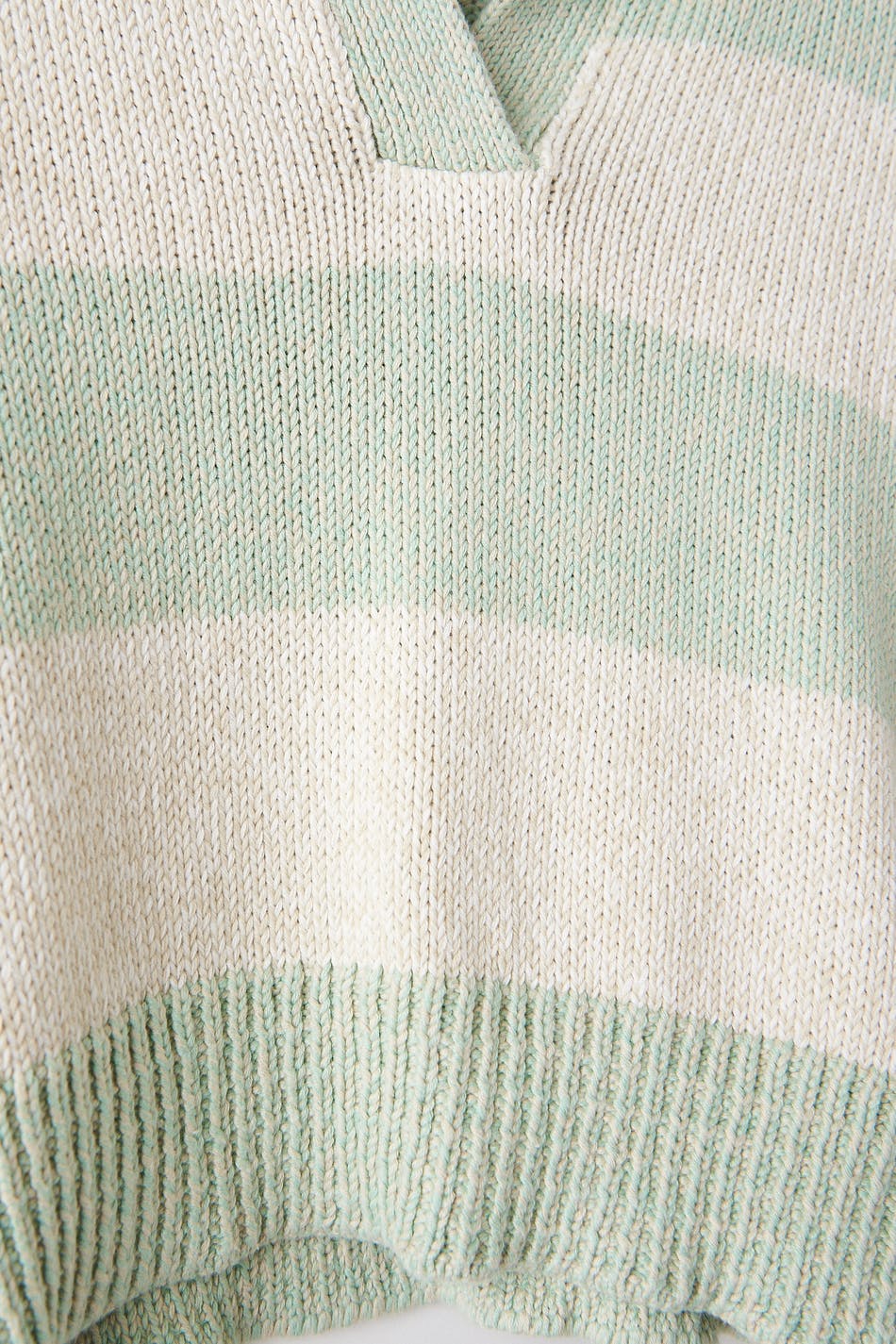 Y knitted collar sweater