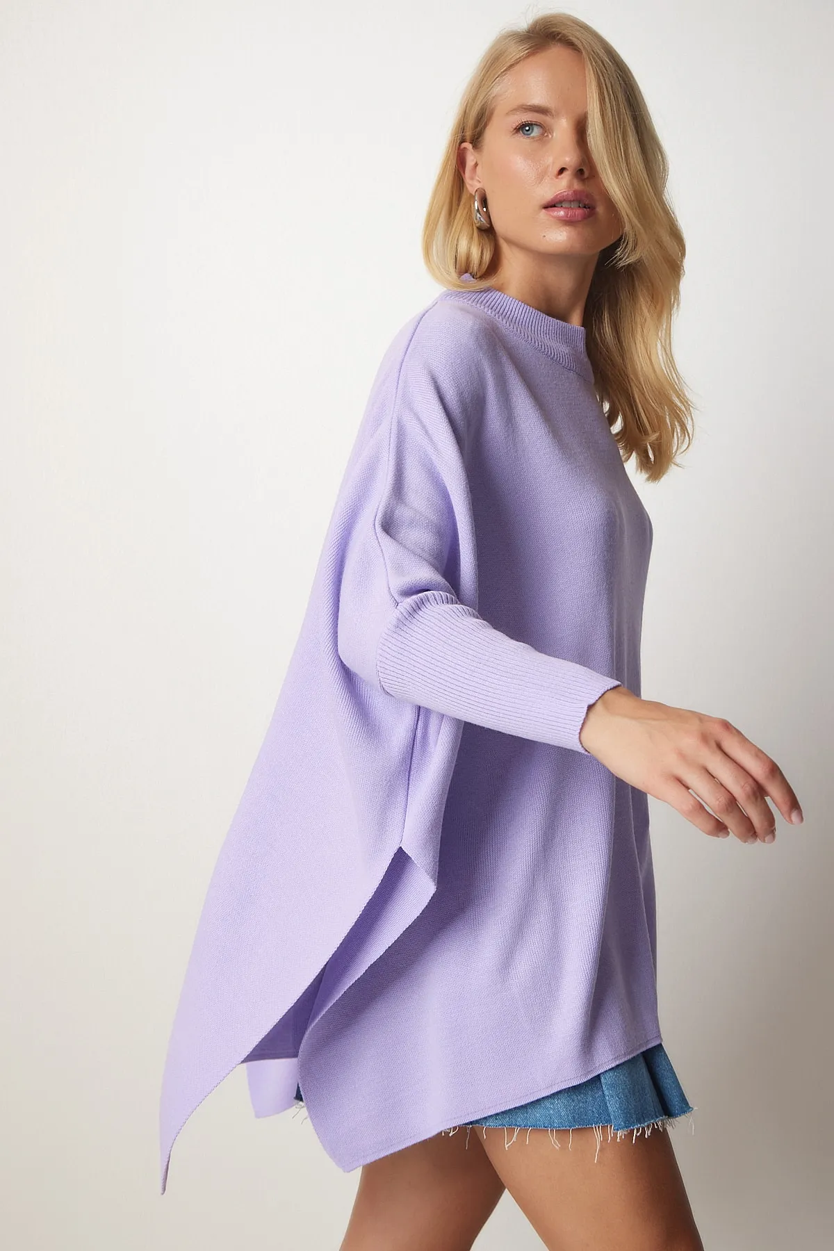 Happiness İstanbul  Lilafarbenes Oversize-Poncho-Sweatshirt mit Seitenschlitz für Damen YY00005