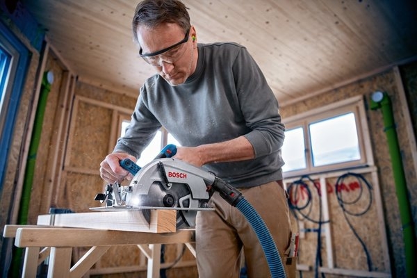 Bosch Blue 06016B9001 GKS 18V-70 L Profi-Kreissäge 18 Volt (ohne Akku und Ladegerät) in L-Boxx