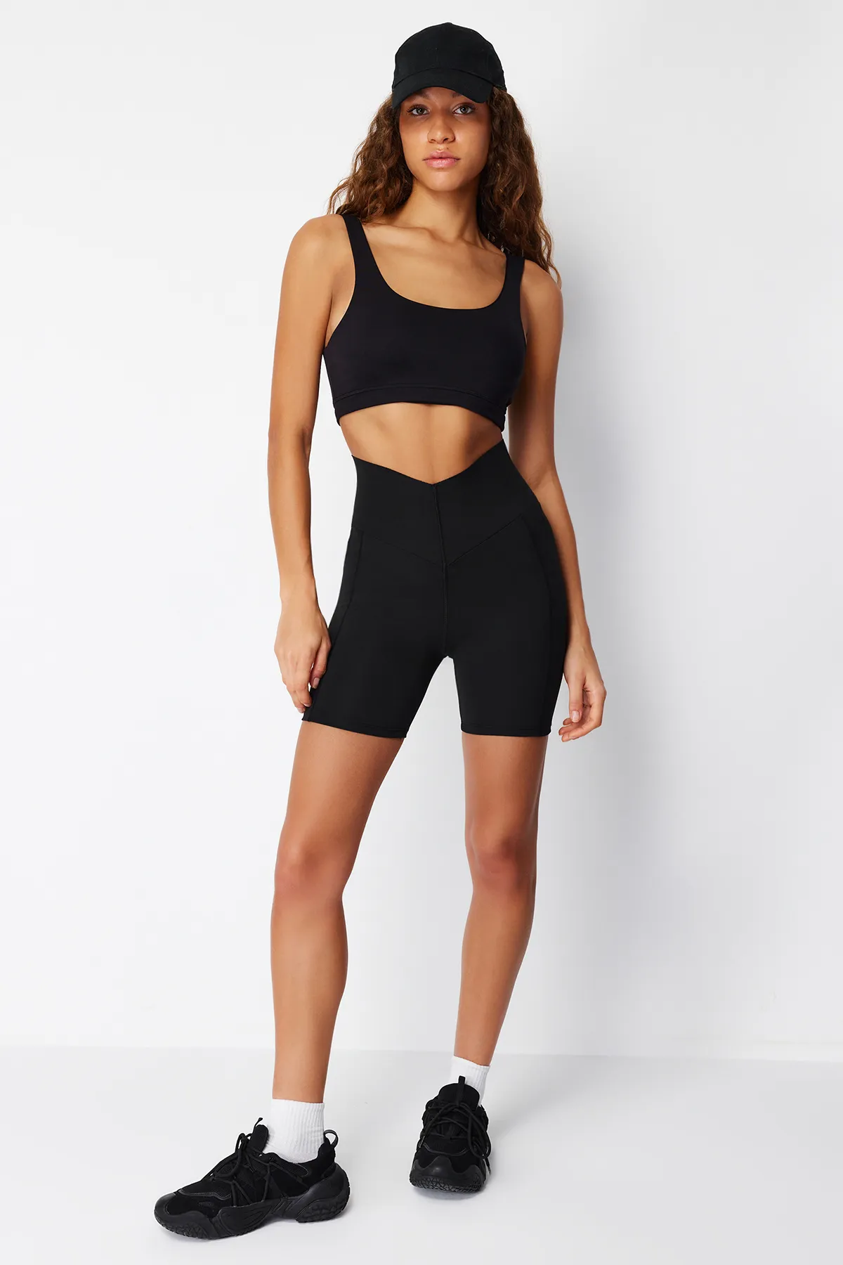 Trendyol Collection  Schwarze, extra taillierte Strick-Sportshorts/kurze Leggings THMSS24TY00014