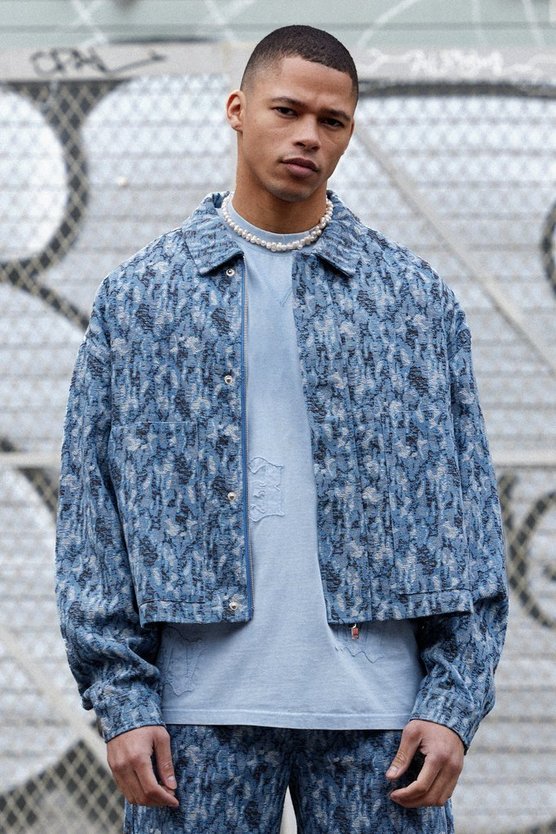 Kastige zerrissene Jeansjacke