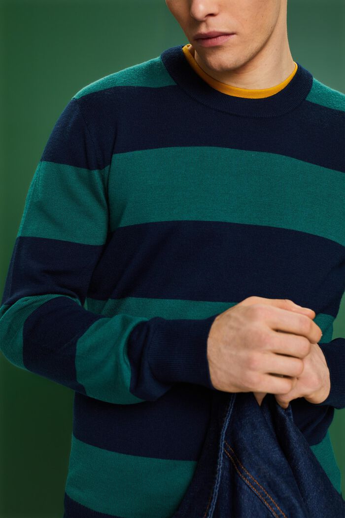 Gestreifter Wollpullover im nahtlosen Design