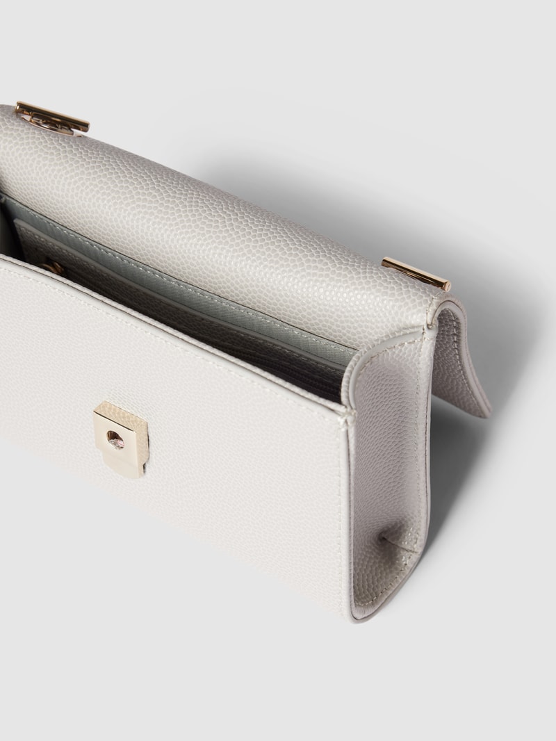 Clutch mit Label-Applikation Modell 'DIVINA' in weiß