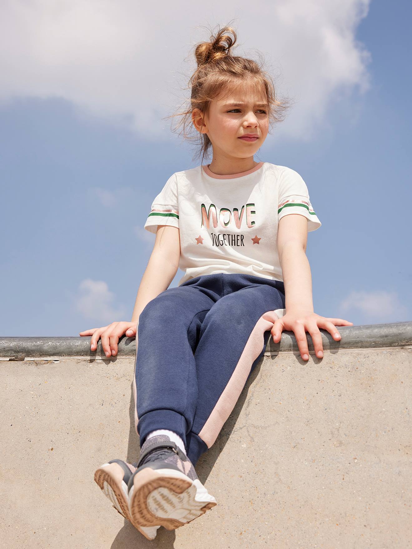 Pantalon jogging fille avec bandes côtés gris