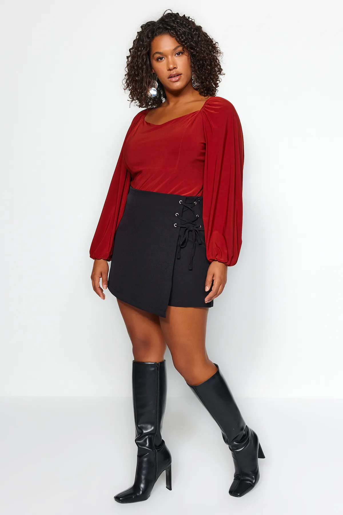 Trendyol Curve  Schwarzer, gewebter, gebundener Shorts-Rock TBBSS22AP00001