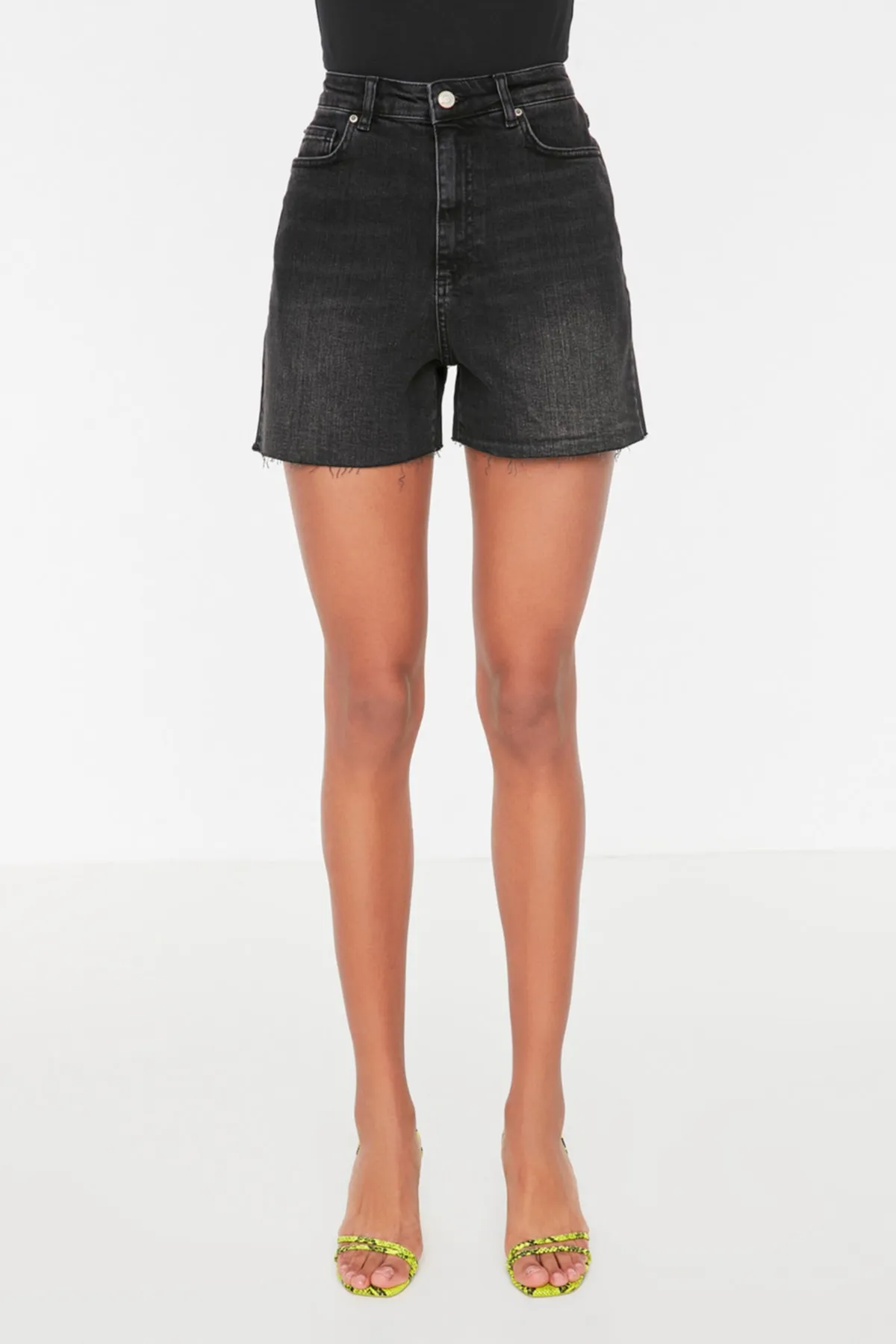 Trendyol Collection  Shorts - Schwarz - Hoher Bund