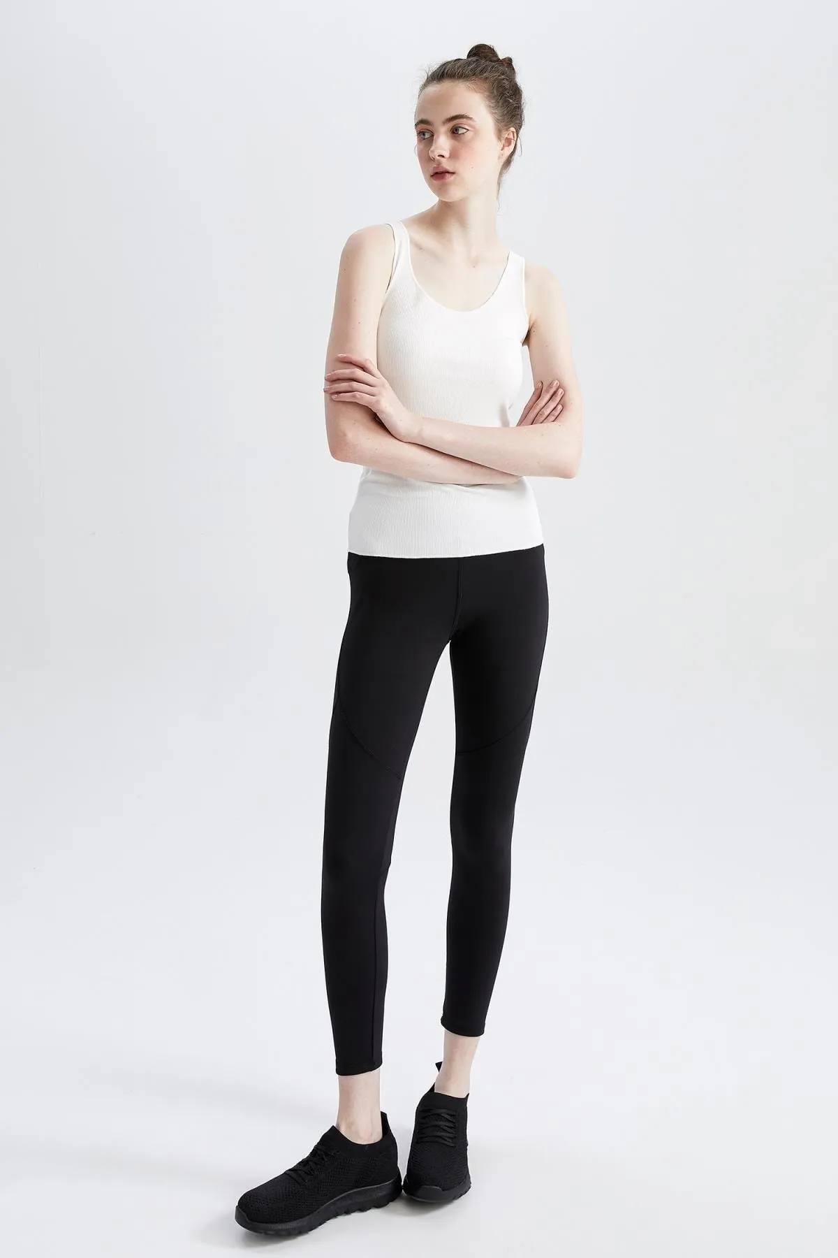 DeFacto  Passform: Slim-Fit-Unterhemd mit Rundhalsausschnitt
