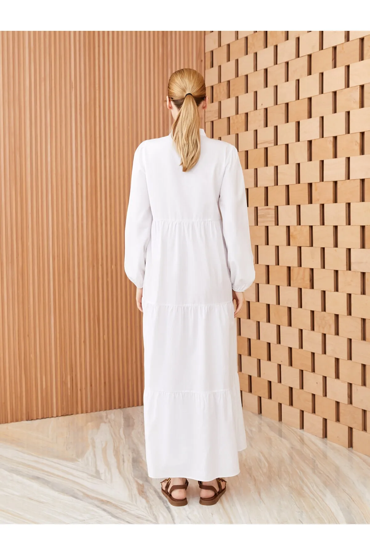 LC Waikiki  Gerades, langärmliges Damenkleid mit hohem Kragen