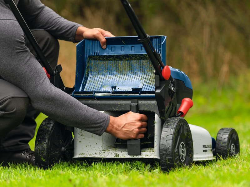 Bosch Blue 06008C8201 GRA18V2-46SP Trådløs gressklipper 2x ProCORE18V 5,5Ah batteri og GAL 18V-80 lader i eske
