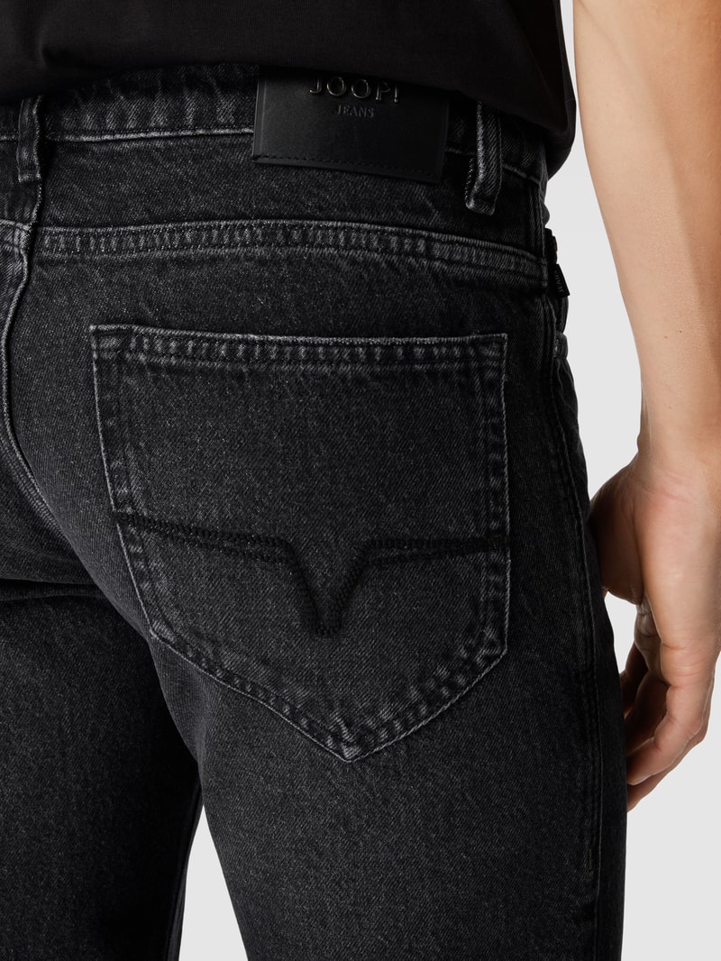 Modern Fit Jeans mit Label-Detail Modell 'MITCH' in dunkelgrau