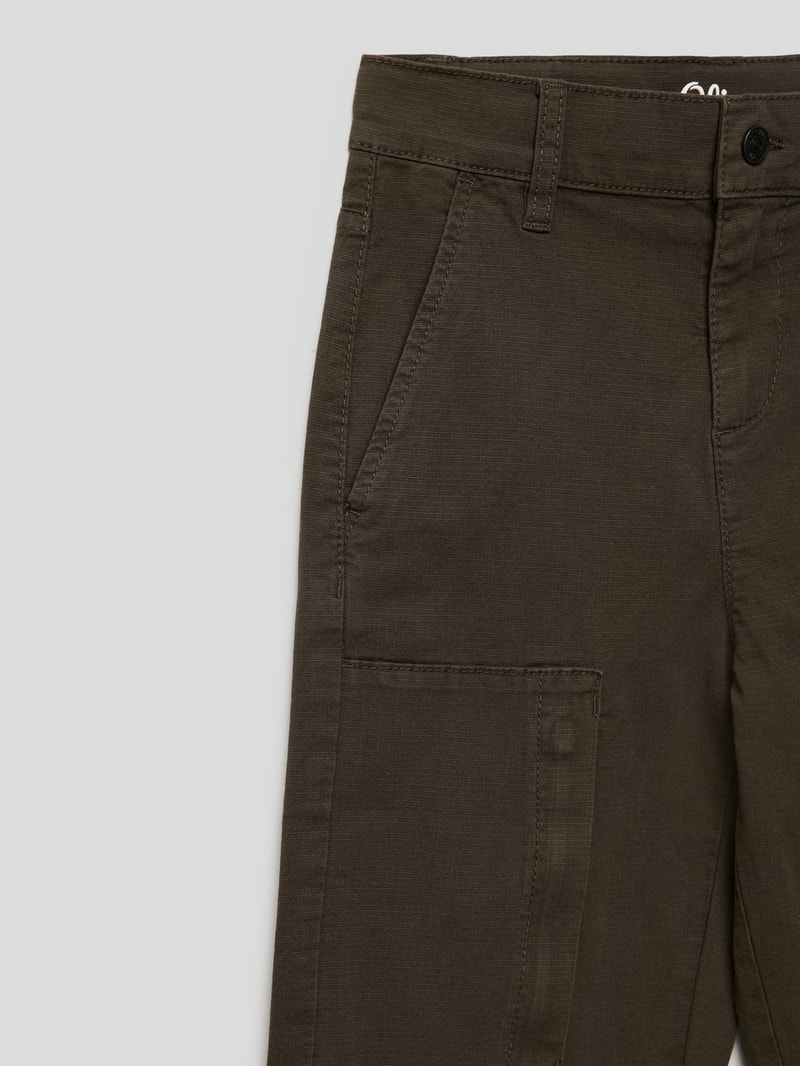 Slim Fit Cargohose mit aufgesetzten Taschen in khaki