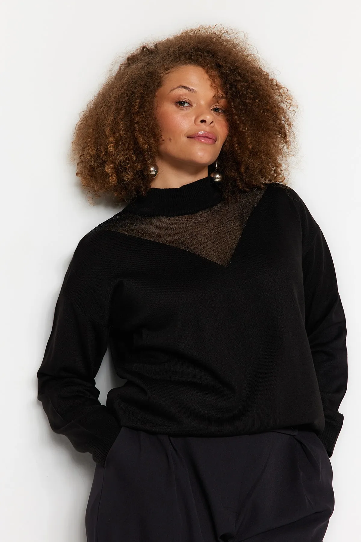 Trendyol Curve  Schwarzer, detaillierter Strickpullover aus Tüll TBBAW24AN00008
