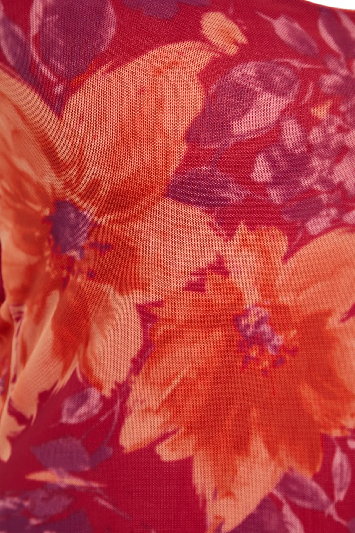 Trendyol Collection  Rosafarbenes Midikleid mit Blumenmuster, Schlitz, detailliertem Futter und Tüllträgern TWOSS23EL01453