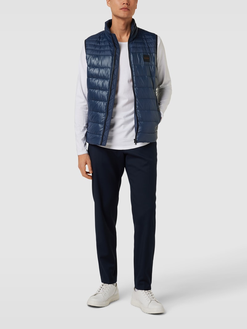 Steppweste mit Label-Patch Modell 'Odeno' in marineblau