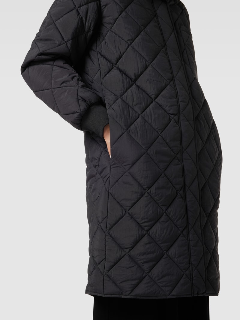Steppmantel mit Kapuze in schwarz