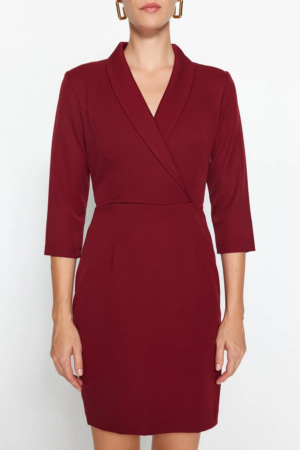 Trendyol Collection  Weinrotes Mini-Webkleid mit V-Ausschnitt TWOAW23EL00384