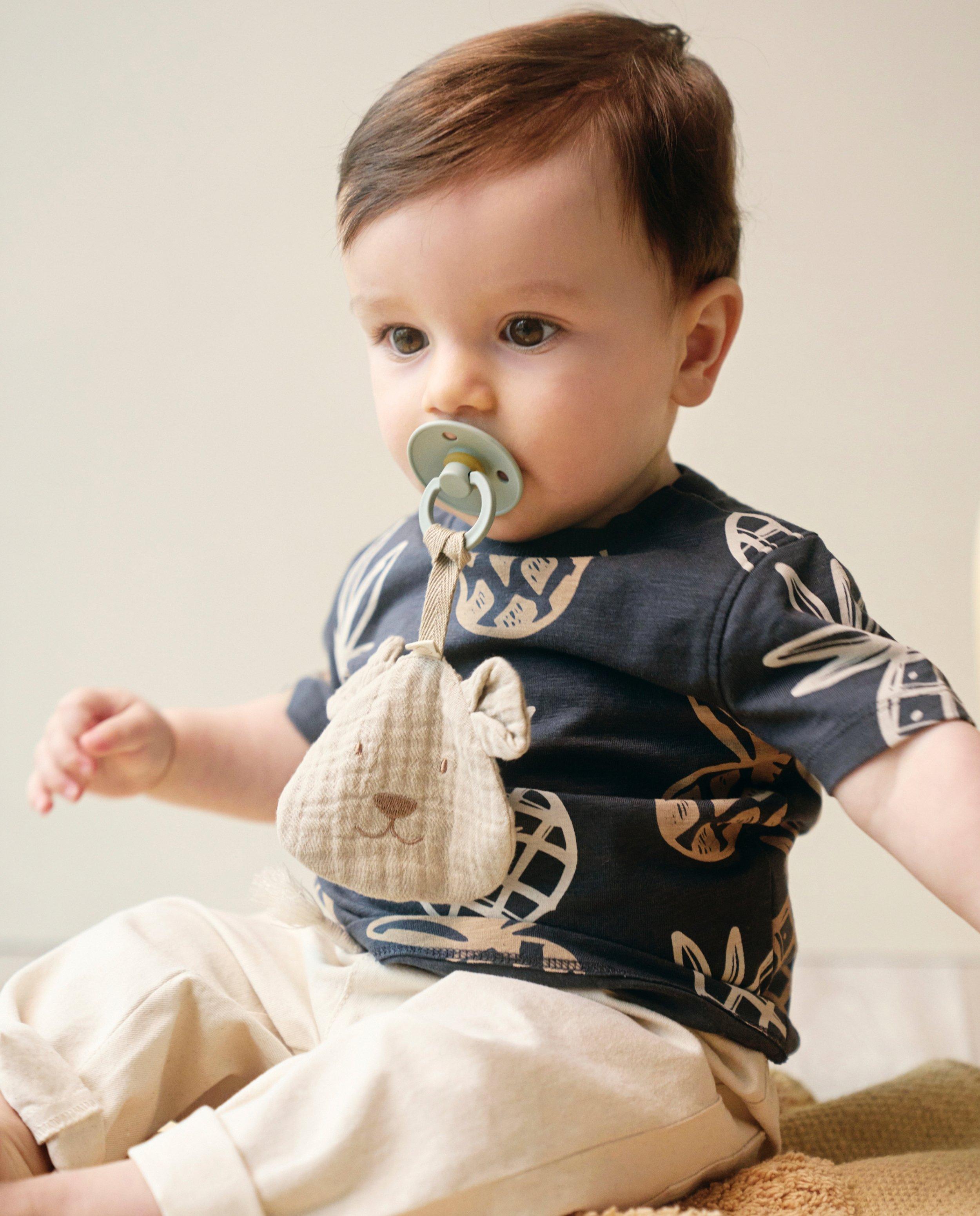 Tricou Cuddles and Smiles cu imprimeu de ananas negru