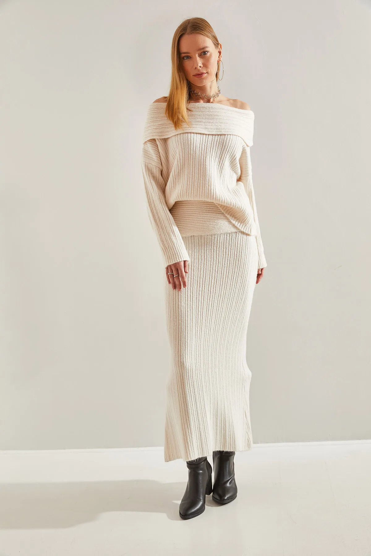 Bianco Lucci  Strickober- und -unterteil-Set mit Madonna-Kragen für Damen