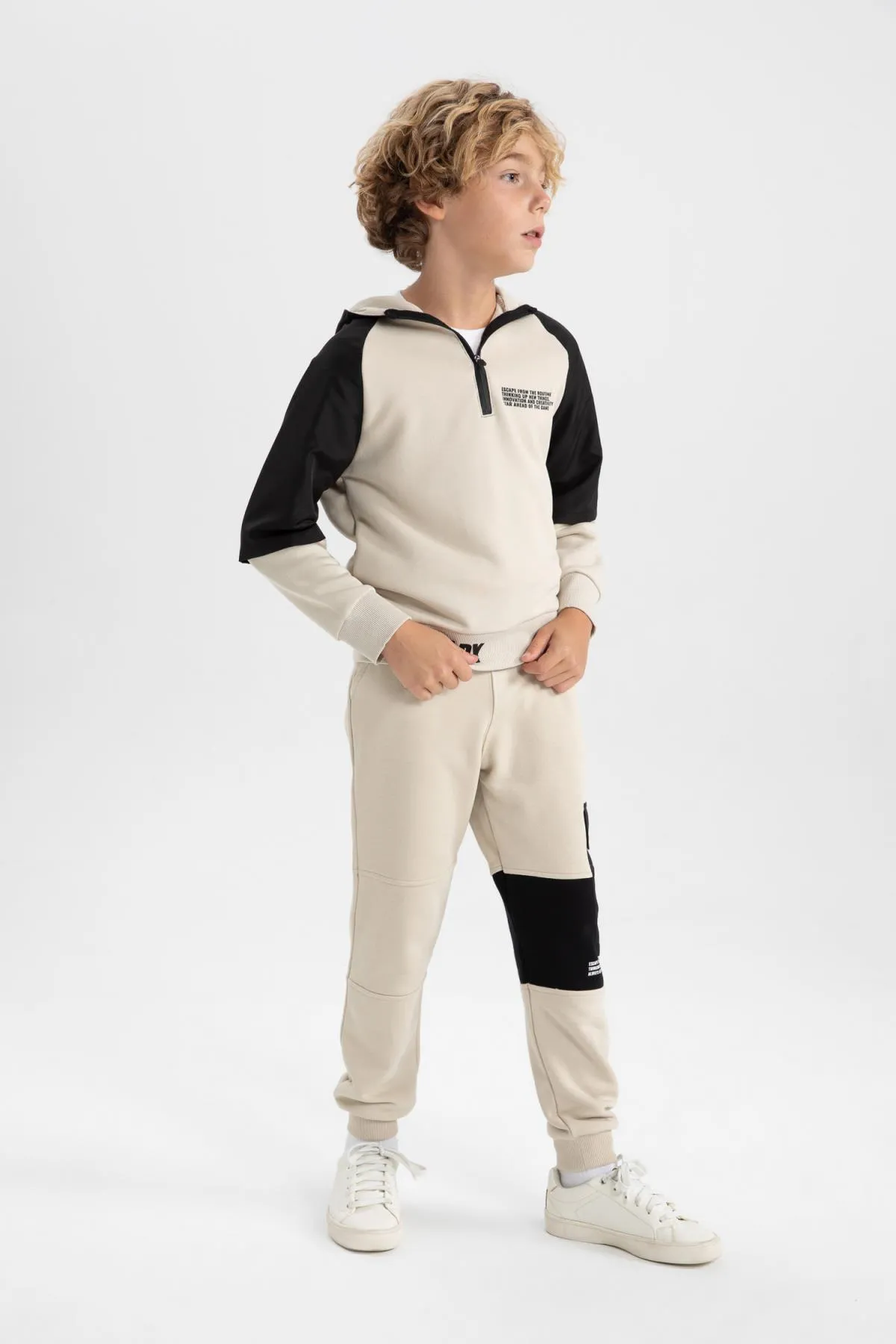 DeFacto  Kapuzen-Sweatshirt mit Oversize-Passform für Jungen