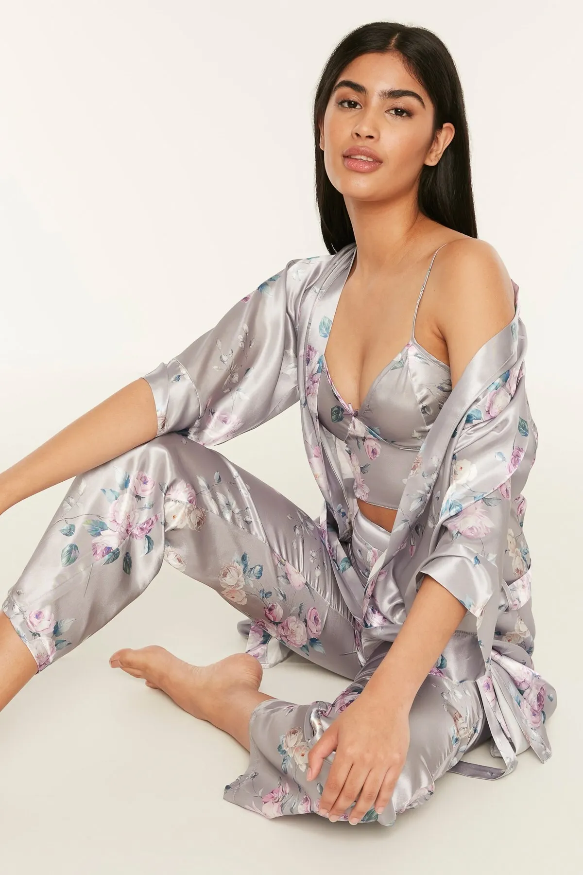 C&City  045 Gemustertes 3-teiliges Satin-Pyjama-Set für Damen in Grau