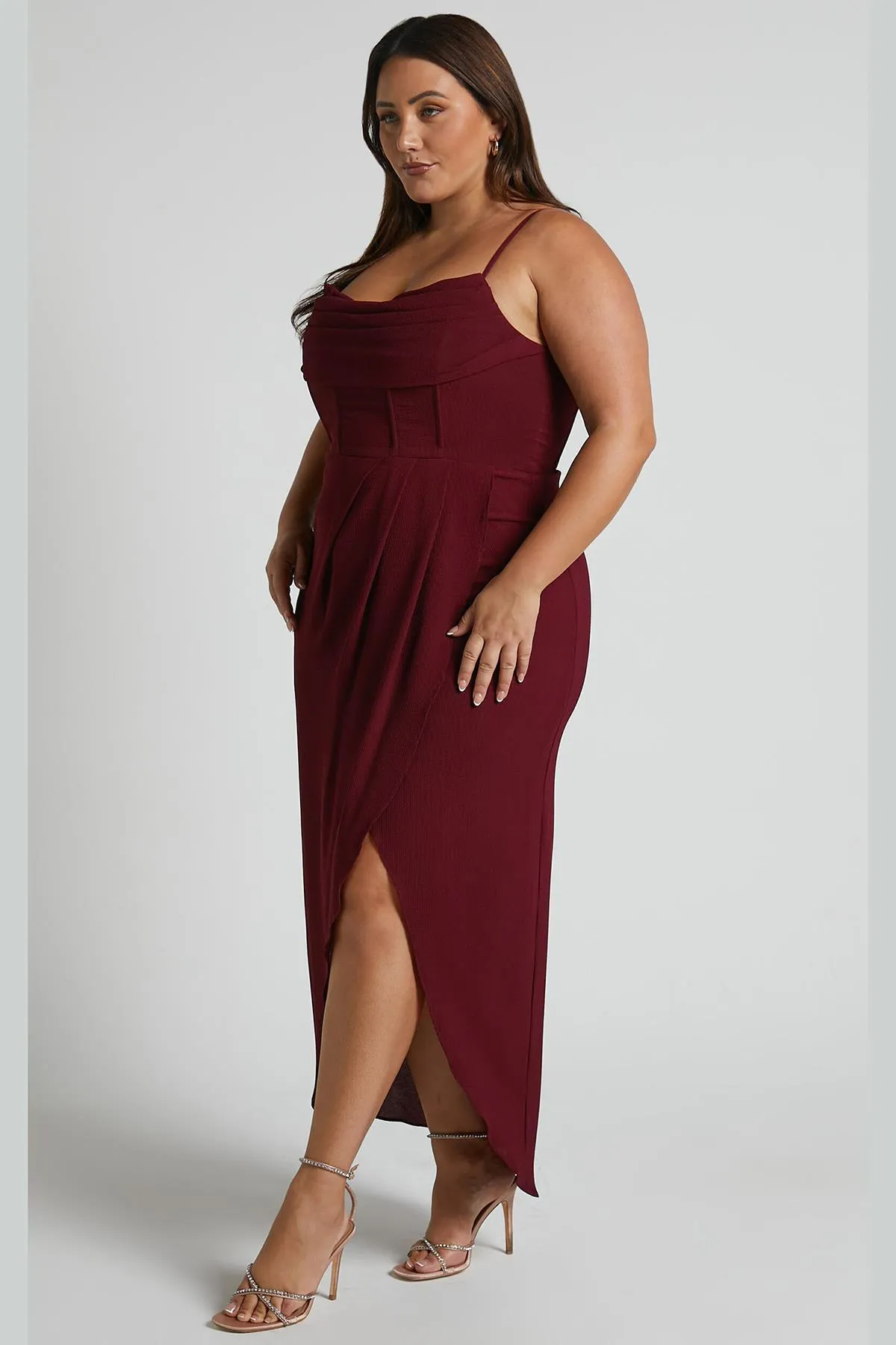 Madmext  Burgunderrotes Degaje-Kleid mit Kragen und Trägern MG2022