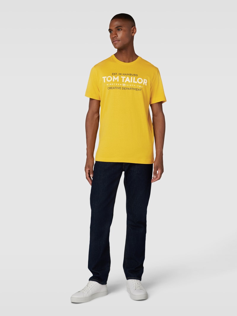 T-Shirt mit Label-Print in senfgelb
