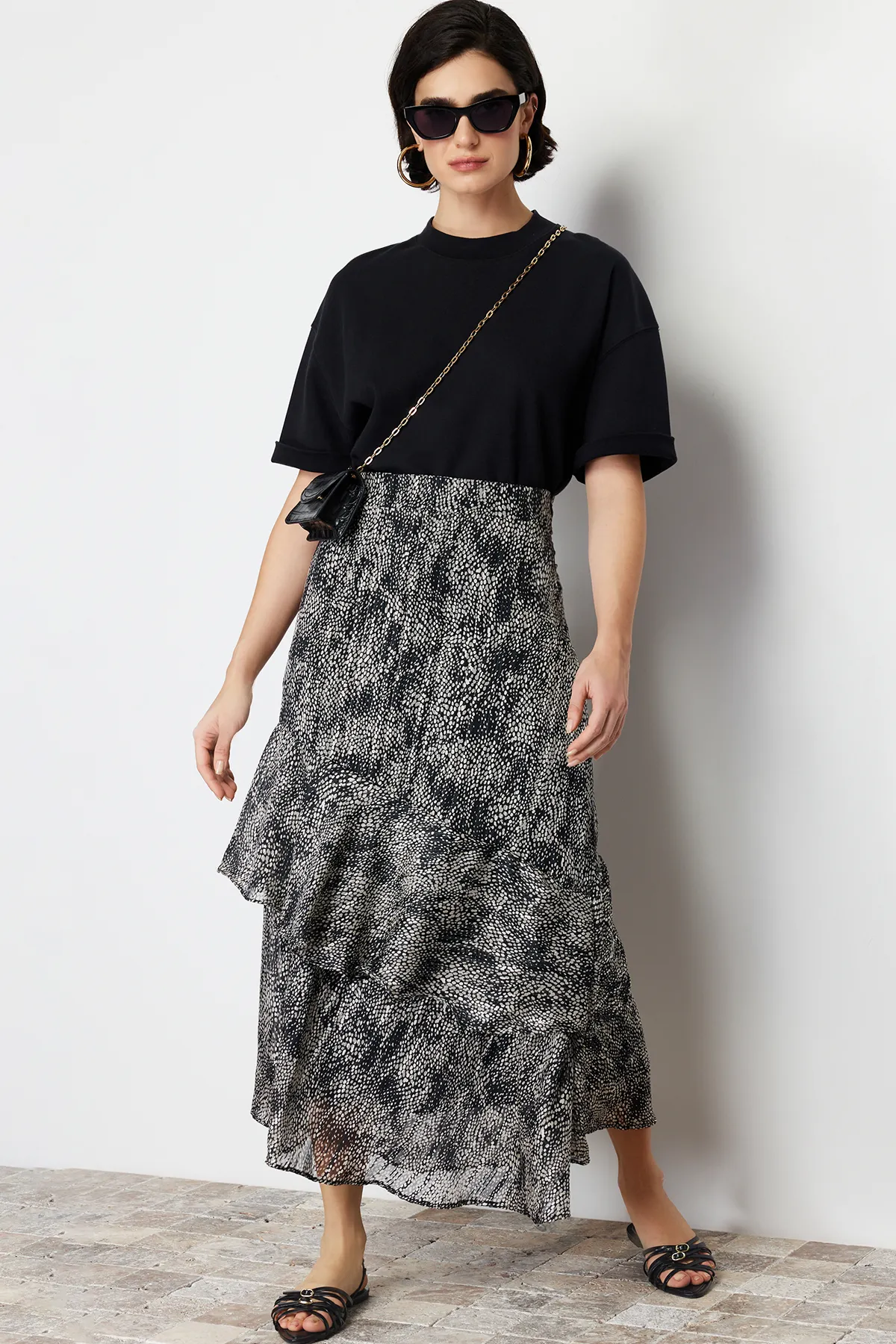 Trendyol Modest  Schwarzer, gefütterter Webrock mit Tiermuster TCTAW24EE00020