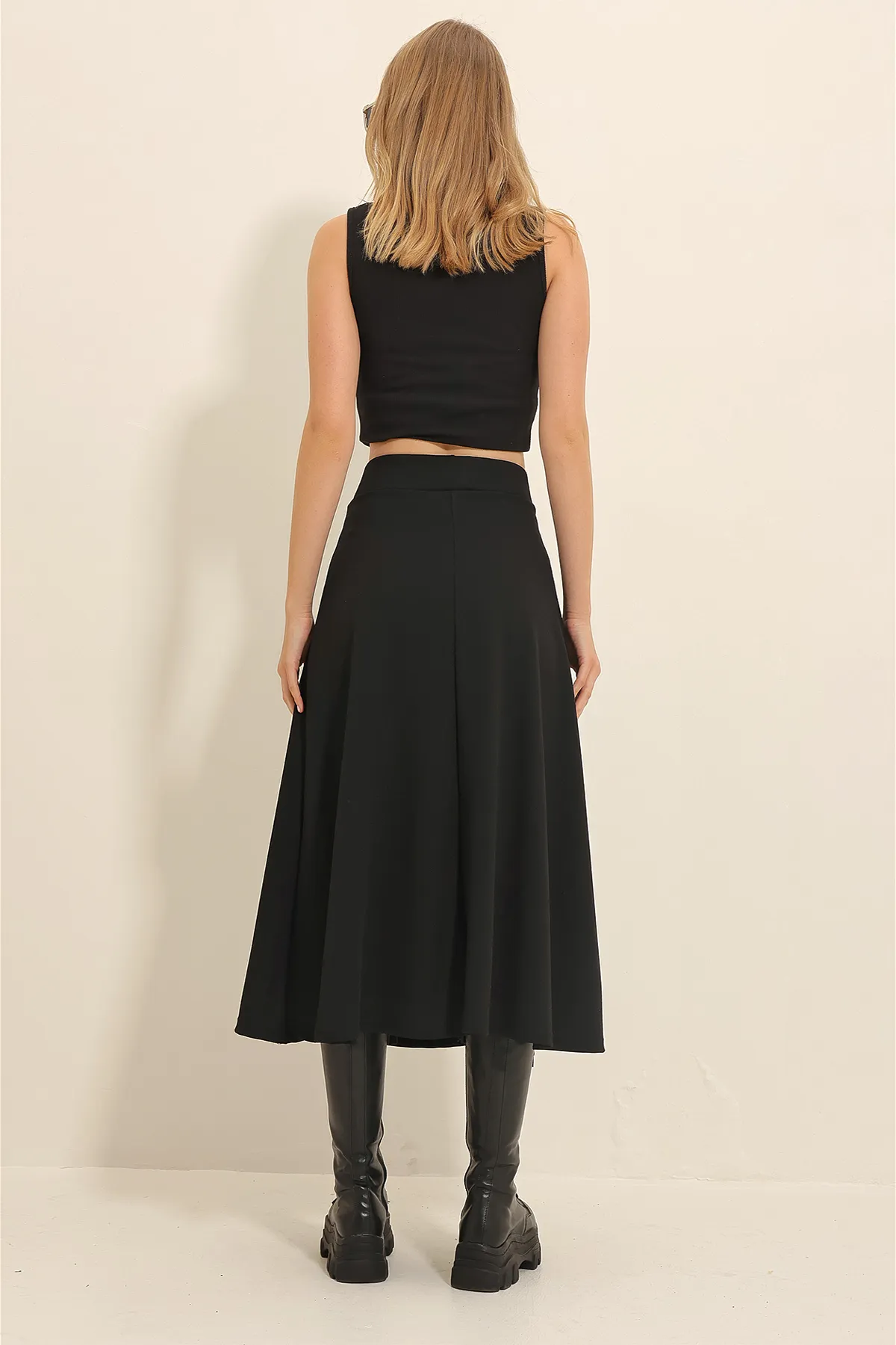 Trend Alaçatı Stili  Schwarzer Damenrock mit hoher Taille und elastischer Taille in A-Form in Midi-Länge ALC-X11324