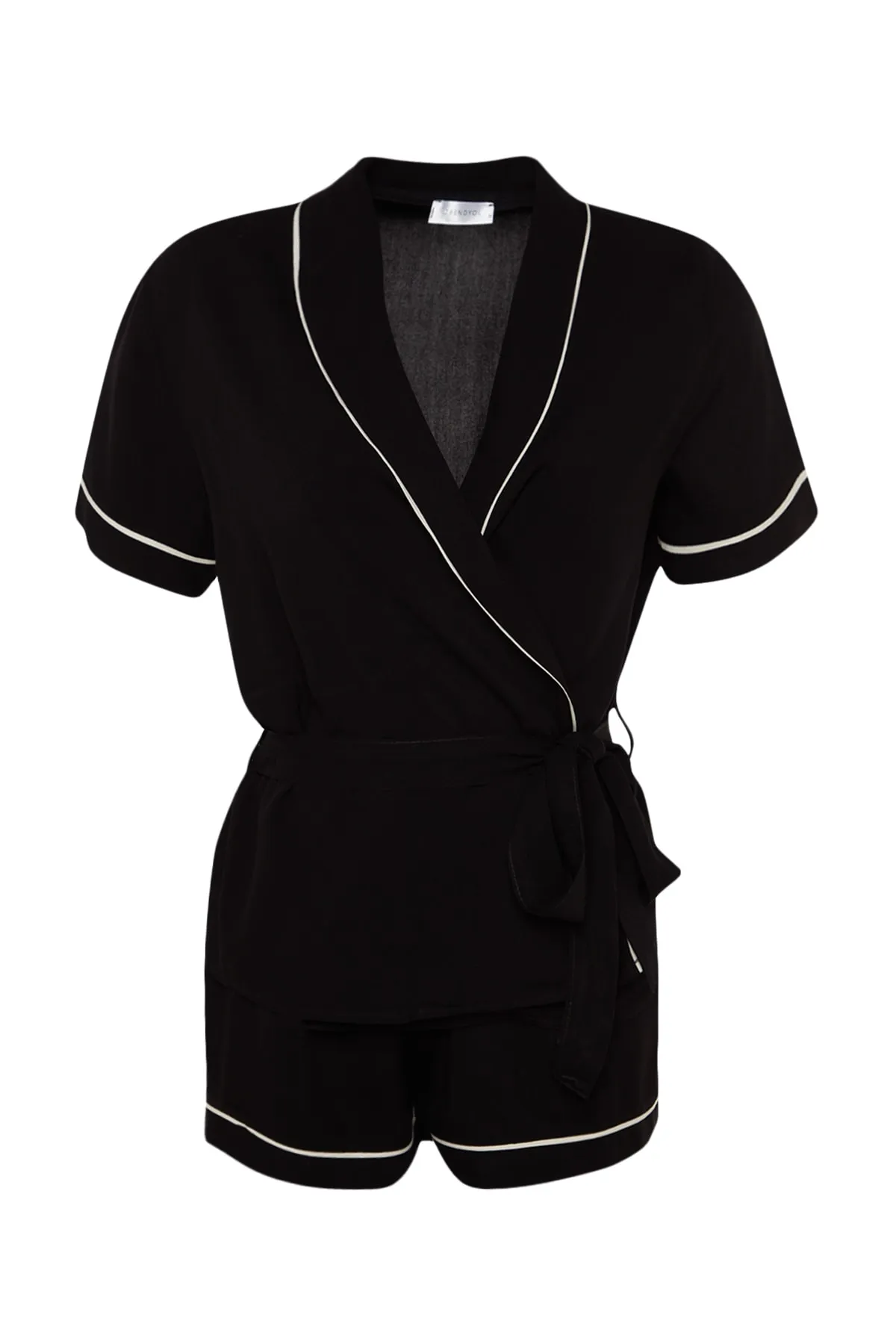 Trendyol Collection  Schwarzes Pyjama-Set aus Viskose mit Hemd und Shorts, mit Gürtel und Paspelierung THMSS23PT00203