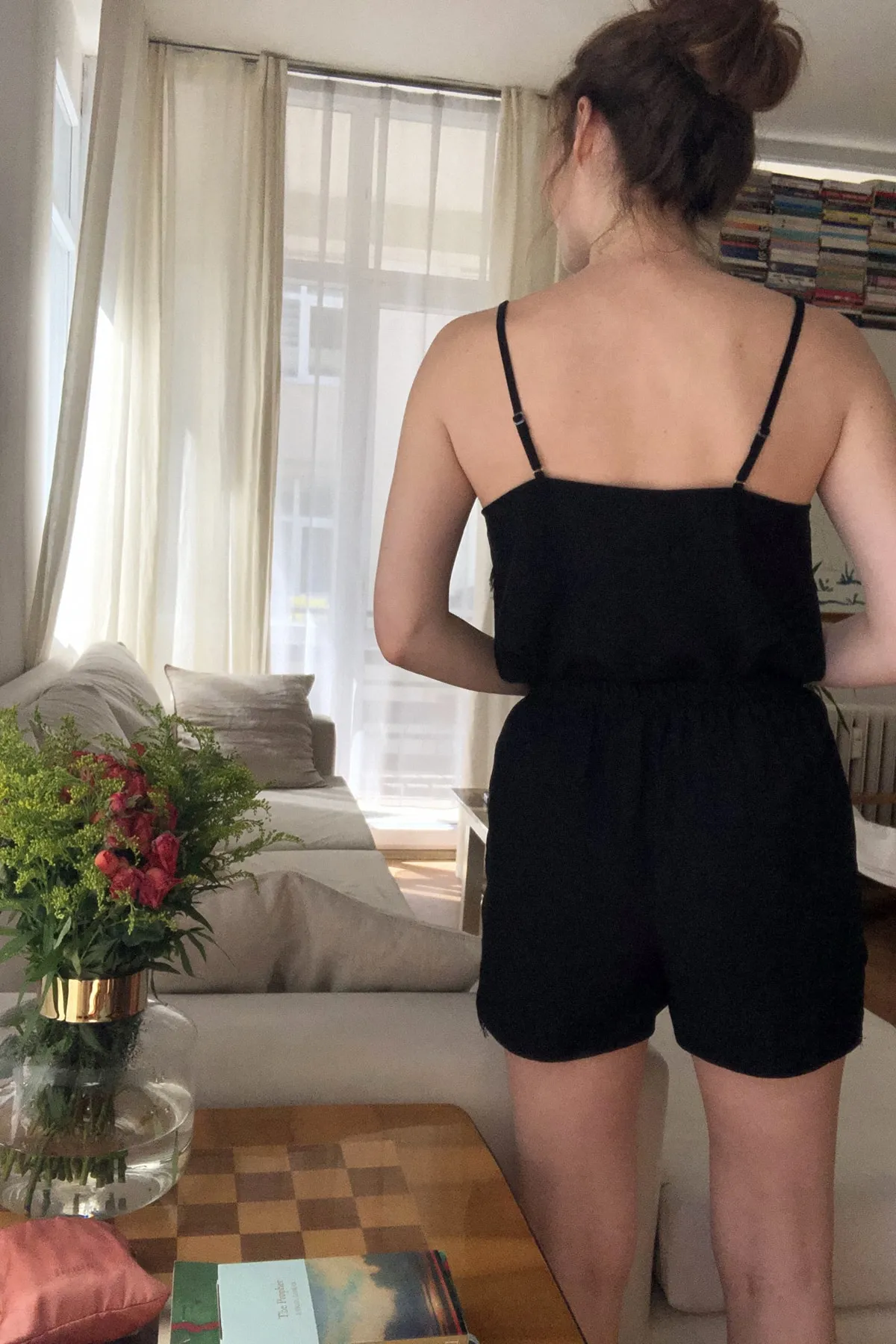 Trendyol Collection  Schwarzes Pyjama-Set aus Viskosegewebe mit gerüschten Seilträgern THMSS20PT0290