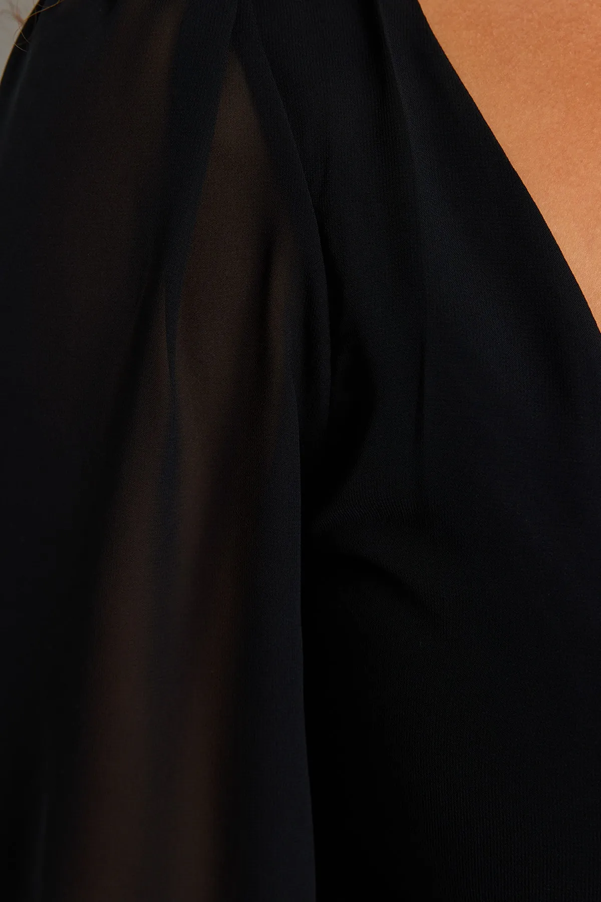 Trendyol Curve  Schwarzes gewebtes Chiffonkleid TBBSS23AH00186