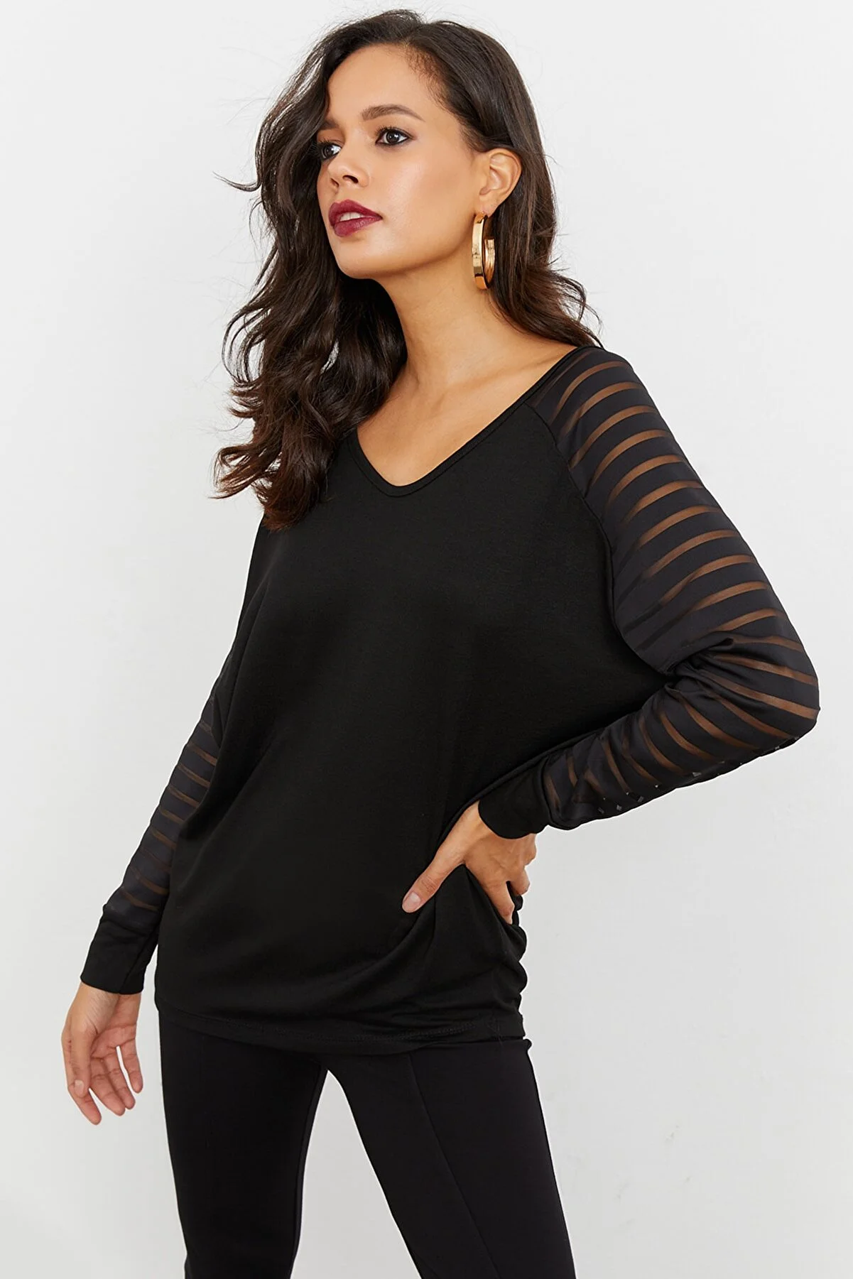 Cool & Sexy  Schwarze Damenbluse mit V-Ausschnitt ST3074