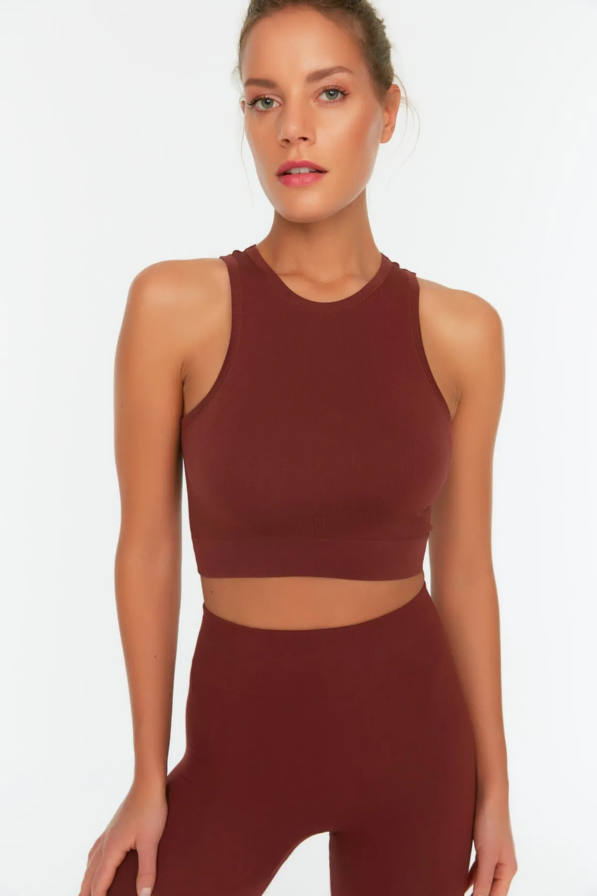 Trendyol Collection  Brauner nahtloser/nahtloser, leicht unterstützter Neckholder-Strick-Sport-BH TWOSS21SS0024