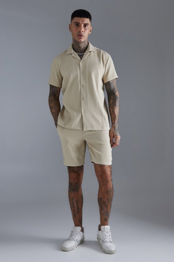 Kurzärmliges Oversize Hemd und Shorts