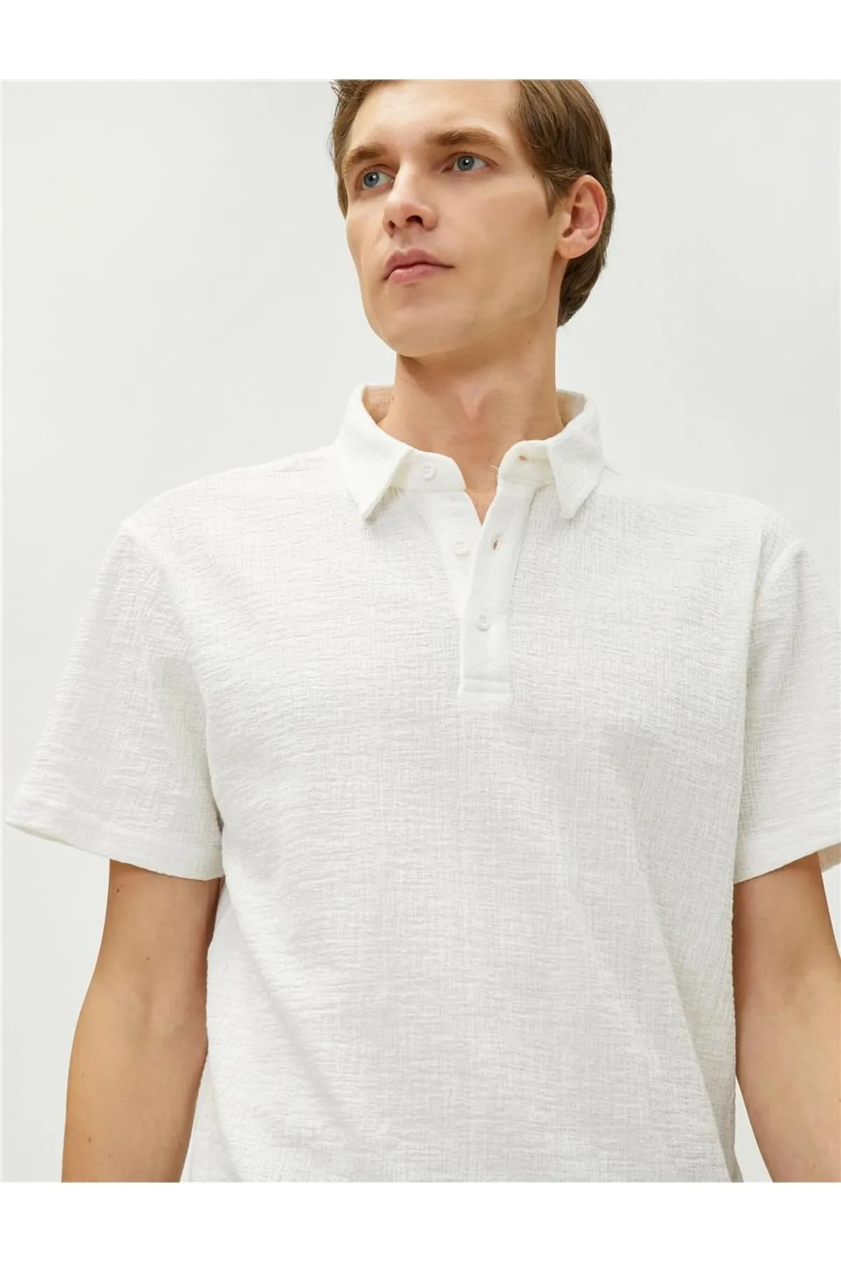 Koton  3sam10074mk 010 Ecru Herren-Kurzarm-T-Shirt aus Baumwolljersey mit Polokragen